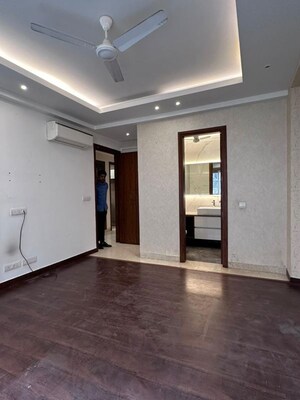Room in 3 BHK Builder Floor at Safdarjung Development Area – for Sale