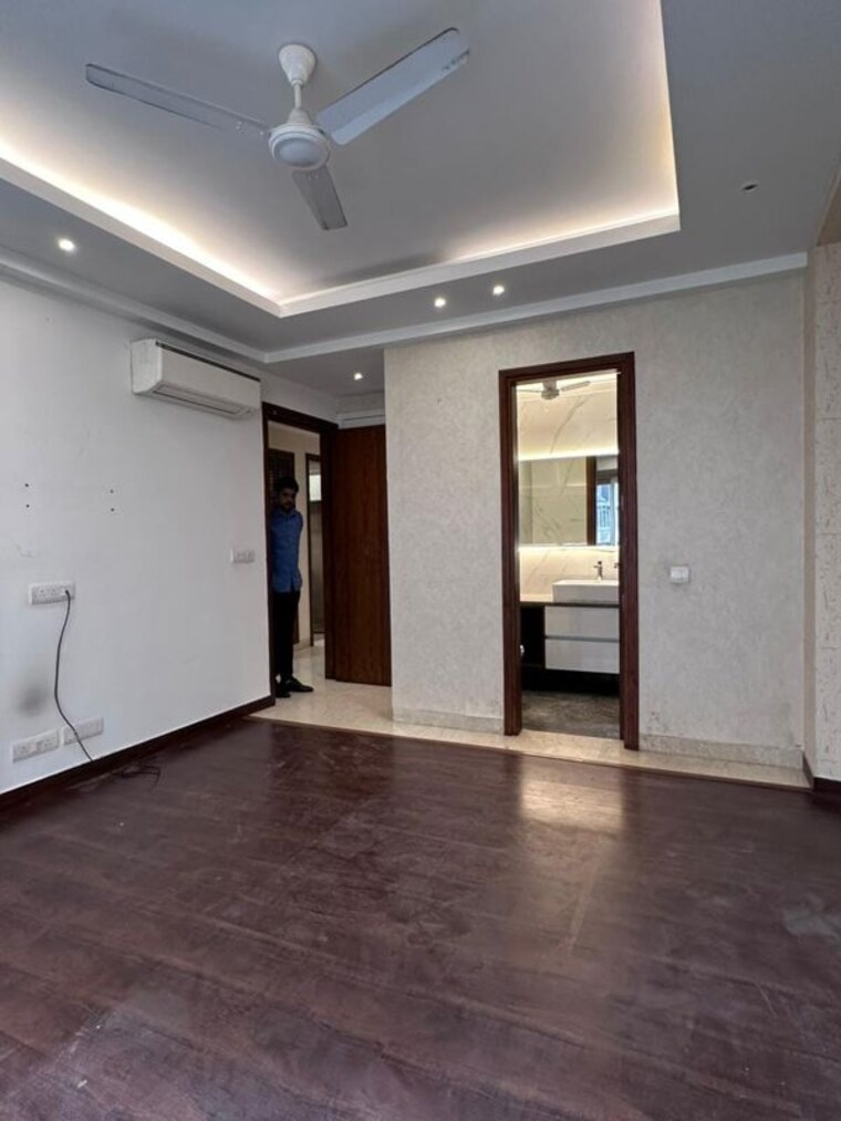 Room, safdarjung development area 3 Bedroom 1800 Sq.Ft. Builder Floor In Safdarjung Development Area Delhi 10649120