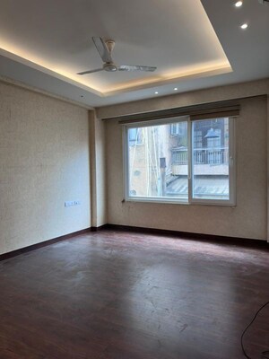 Room in 3 BHK Builder Floor at Safdarjung Development Area – for Sale