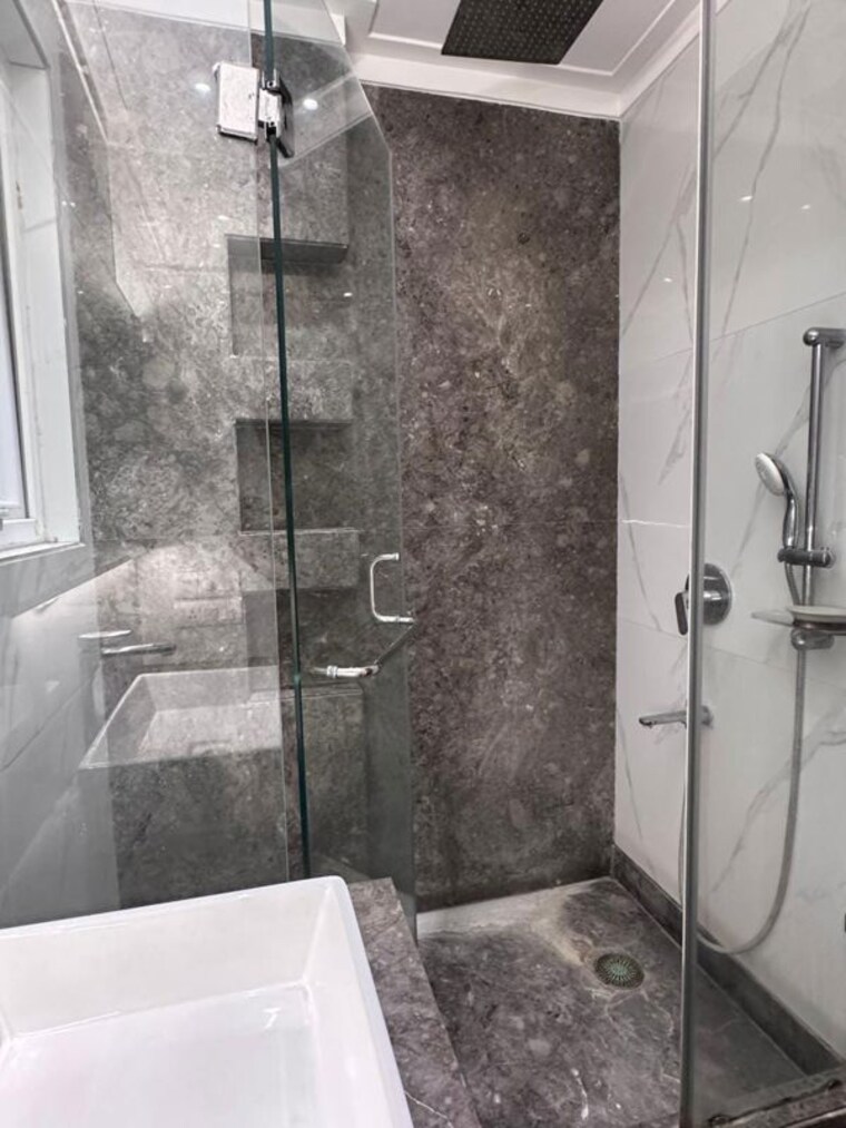 Bathroom, safdarjung development area 3 Bedroom 1800 Sq.Ft. Builder Floor In Safdarjung Development Area Delhi 10649120