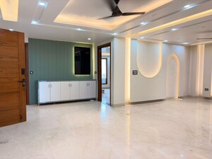 Room in 3 BHK Builder Floor at BPTP District 3, Sector 85 – for Sale
