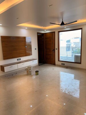 Room in 3 BHK Builder Floor at BPTP District 3, Sector 85 – for Sale
