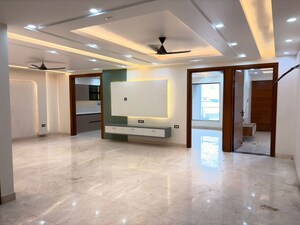 Room in 3 BHK Builder Floor at BPTP District 3, Sector 85 – for Sale