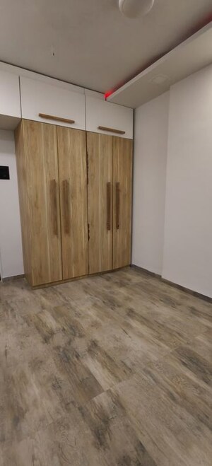 Room in 2 BHK Apartment at Indra Darshan Apartment, Andheri West – for Rent