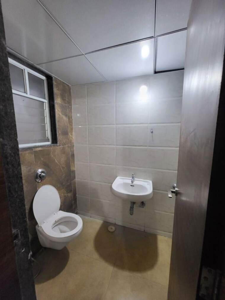 Bathroom, shagun-perfect-10 3 Bedroom 1575 Sq.Ft. Apartment In Balewadi Pune 10649153