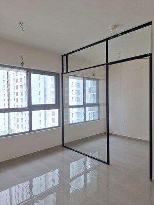 Room in 1.5 BHK Apartment at Piramal Vaikunth, Balkum Pada – for Rent