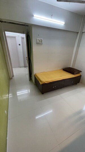 Room in  Pg at Evershine Nagar – for Rent