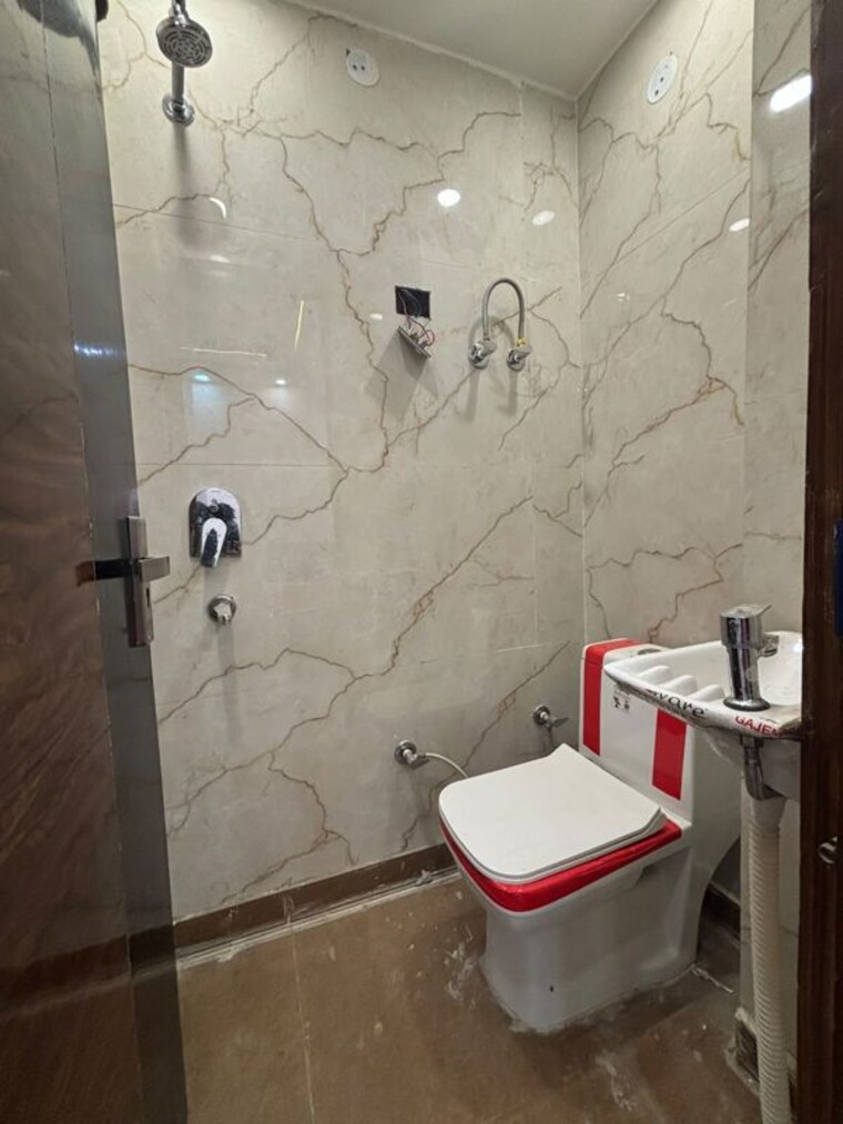 Bathroom, aura-homes 1 Bedroom 1000 Sq.Ft. Apartment In Patiala Road Zirakpur 10649189