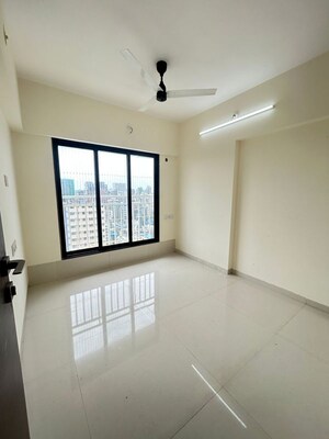 Room in 2 BHK Apartment at Sigma Pearl, Khar West – for Rent