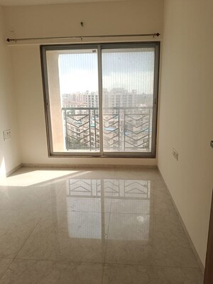 Room in 2 BHK Apartment at Parikh Yash Platina, Virar West – for Rent