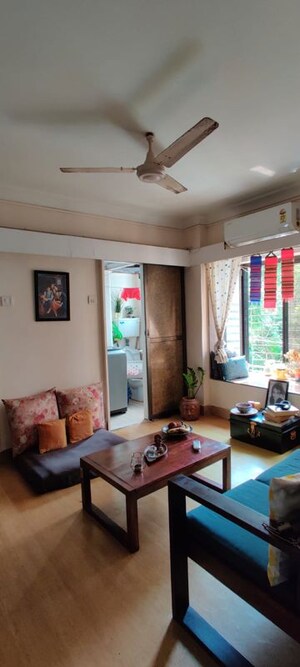 1 BHK Apartment For Rent in Emerald CHS, Bandra West