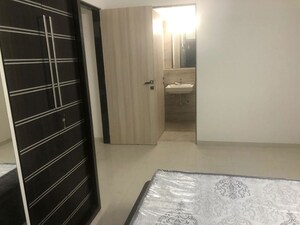 Room in 3 BHK Apartment at Dheeraj Valley, Goregaon East – for Rent