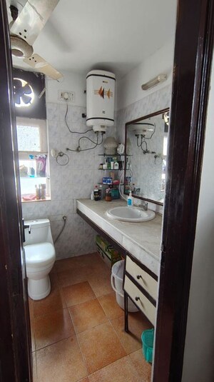 Bathroom in 2 BHK Apartment at Ansal Sushant Apartments, Sushant Lok I – for Rent