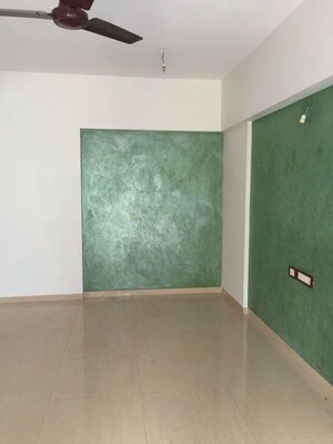 Room in 2 BHK Apartment at Milton Apartment, Juhu – for Sale