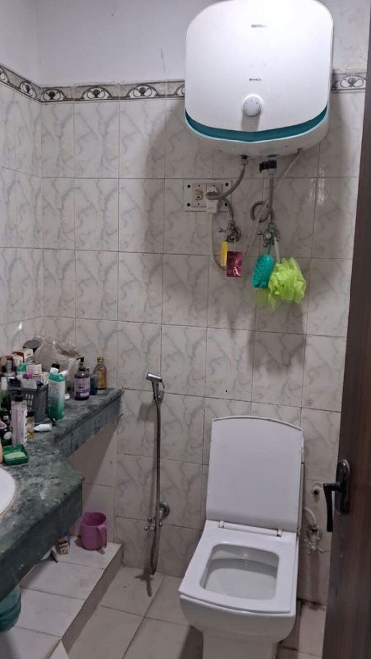 Bathroom, ardee-city 4 Bedroom 1900 Sq.Ft. Builder Floor In Sector 52 Gurgaon 10649287