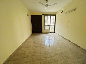 Room in 2 BHK Apartment at Unitech The Residences Gurgaon, Sector 33 – for Rent