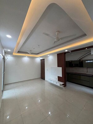 Room in 3 BHK Apartment at Nirala Greenshire, Sector 2 Greater Noida – for Rent