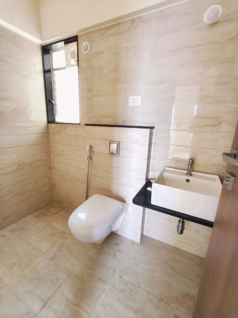 Bathroom, vertical-alcinia 2 Bedroom 724 Sq.Ft. Apartment In Mohammadwadi Pune 10649319