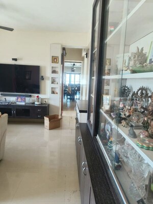 Room in 4 BHK Apartment at Matunga West – for Sale