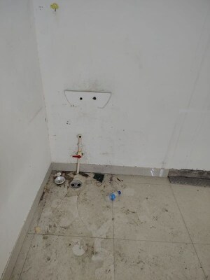 Furnished Amenities in  Shop at Omaxe World Street, Sector 79 – for Rent