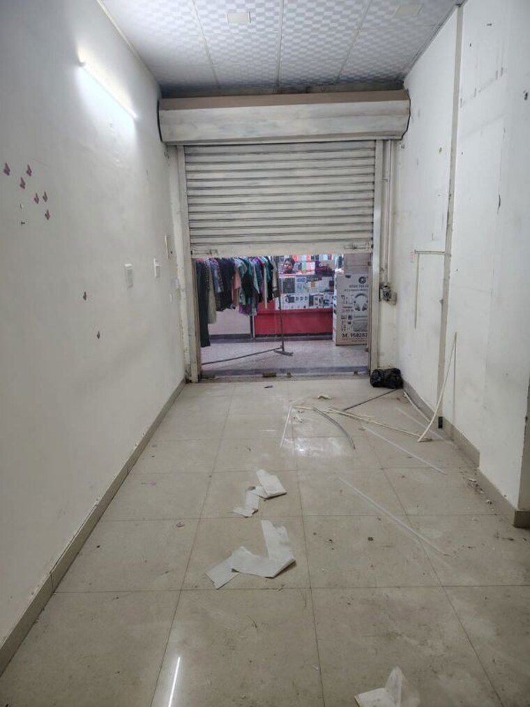undefined, omaxe-world-street Commercial Shop 400 Sq.Ft. In Sector 79 Faridabad 10649037