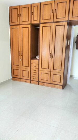 Room in 2 BHK Apartment at Shah Arcade II, Malad East – for Rent