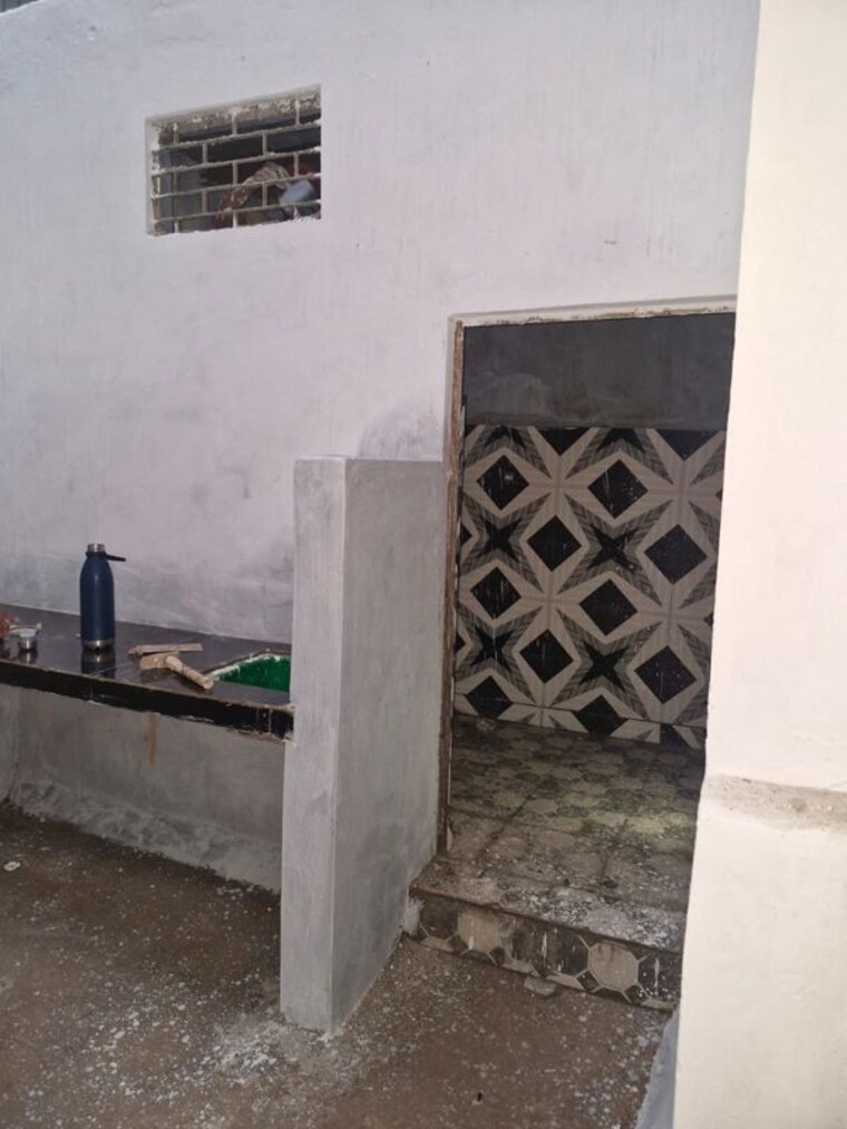 Balcony, salahpur majra Commercial Warehouse 200 Sq.Ft. In Salahpur Majra Delhi 10649339