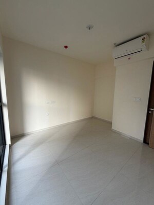 Room in 3 BHK Apartment at Lodha Woods, Kandivali East – for Sale