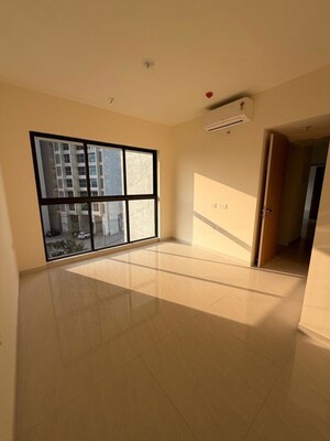 Room in 3 BHK Apartment at Lodha Woods, Kandivali East – for Sale