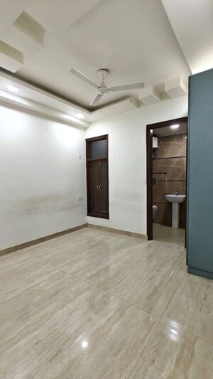 Room in 3 BHK Apartment at Trident Embassy, Sector 1 Greater Noida – for Rent