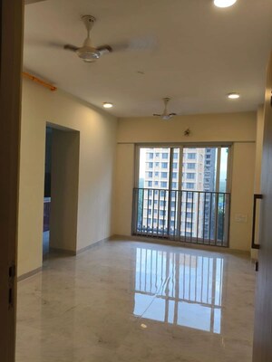 Room in 1 BHK Apartment at Swastik Platinum Apartment, Vikhroli East – for Rent