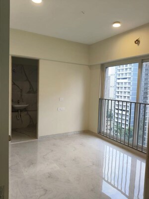 Room in 1 BHK Apartment at Swastik Platinum Apartment, Vikhroli East – for Rent