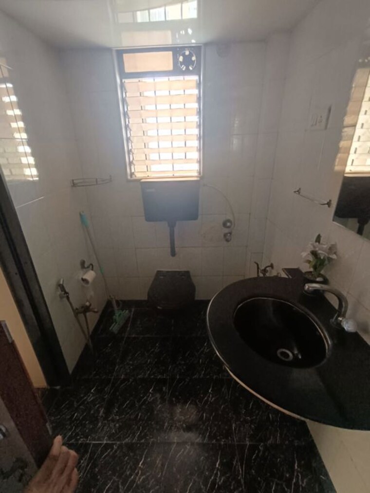 Bathroom, shree-krishna-heights-malad 3 Bedroom 1430 Sq.Ft. Apartment In Malad East Mumbai 10649334