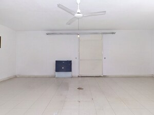 Room in  Office Space at Goregaon West – for Rent