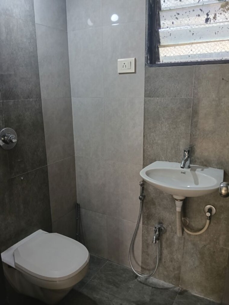 Bathroom, shree-krishna-paradise 2.5 Bedroom 1300 Sq.Ft. Apartment In Kharghar Navi Mumbai 10646680