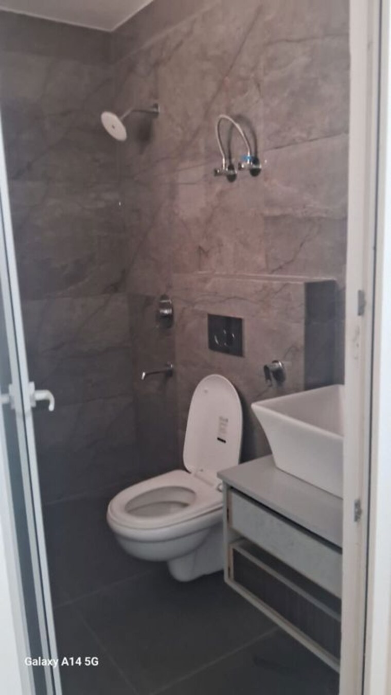 Bathroom, motiaz-royal-citi 3 Bedroom 1740 Sq.Ft. Apartment In Ambala Highway Zirakpur 10649416