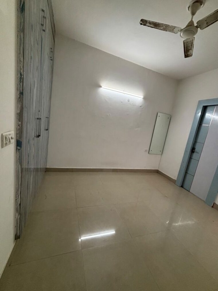 Room, suncity-avenue-76 2 Bedroom 582 Sq.Ft. Apartment In Sector 76 Gurgaon 10649419