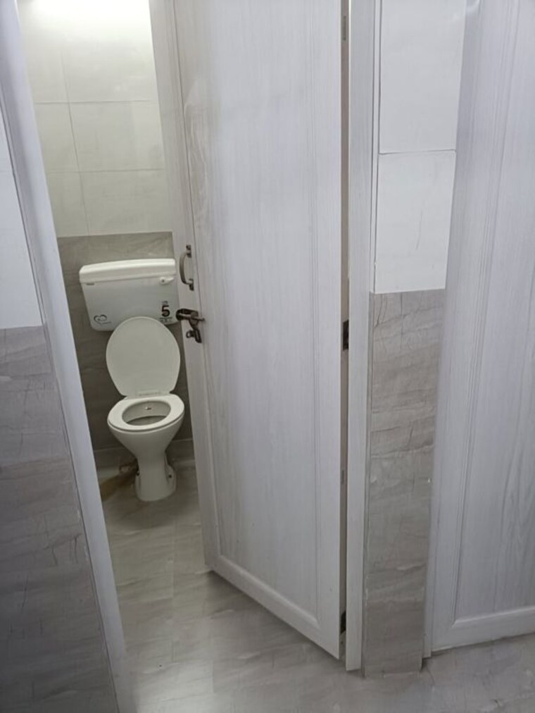Bathroom, sector 2 Commercial Office Space 3000 Sq.Ft. In Sector 2 Noida 10649464