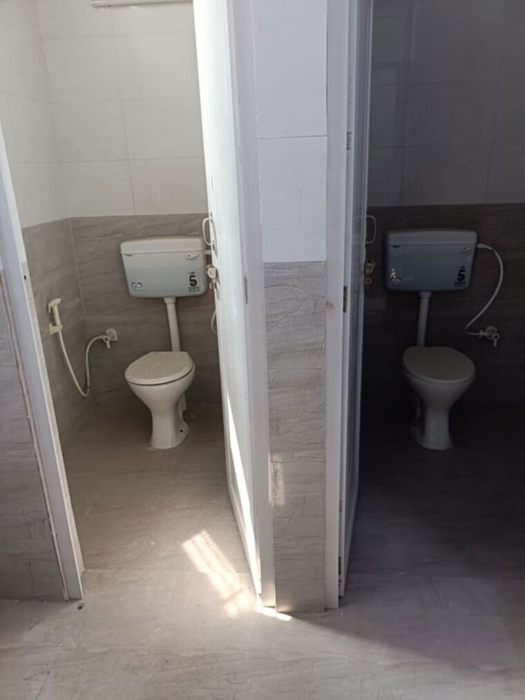 Bathroom, sector 2 Commercial Office Space 3000 Sq.Ft. In Sector 2 Noida 10649464