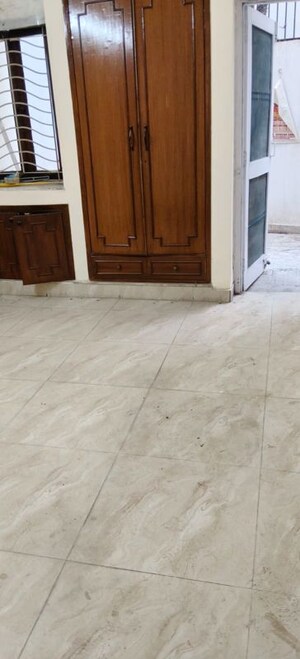 2 BHK Independent House For Rent in RWA Apartments, Sector 31