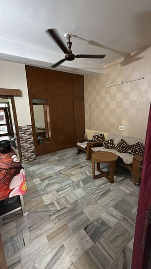 1 BHK Independent House For Rent in Sector 46