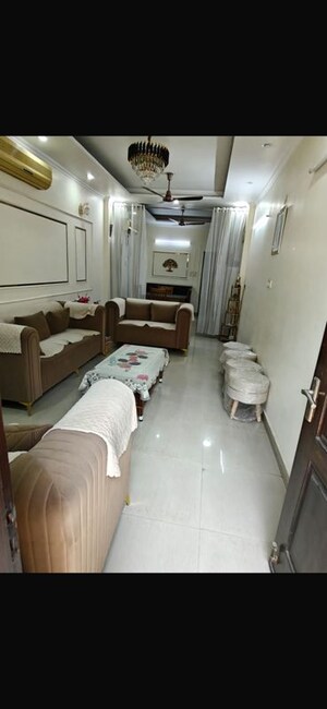 Team Area in 3 BHK Builder Floor at Rajouri Garden – for Rent
