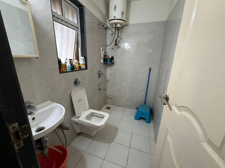 Bathroom, puranik-hometown 3 Bedroom 948 Sq.Ft. Apartment In Ghodbunder Road Thane 10649503