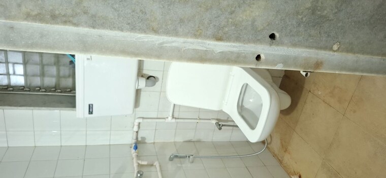 Bathroom, malad west Pg For Girls In Malad West 10649480