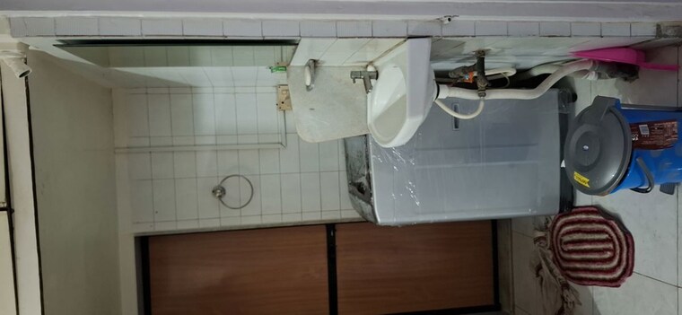 Bathroom, malad west Pg For Girls In Malad West 10649480