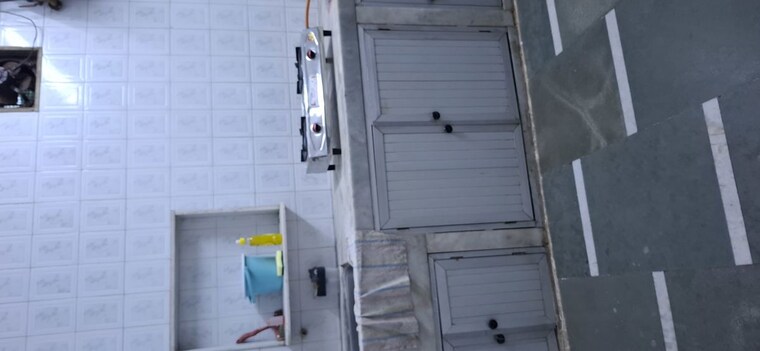 Bathroom, malad west Pg For Girls In Malad West 10649480