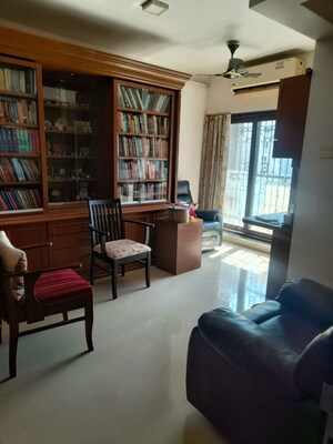Living Room in 4 BHK Apartment at Matunga West – for Rent