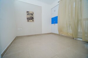 Room in 2 BHK Apartment at Panchsheel Greens, Sector 16 Greater Noida – for Sale