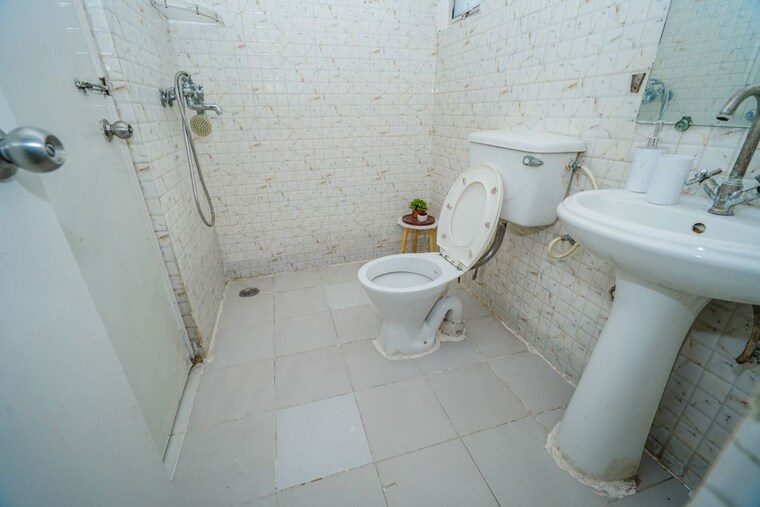 Bathroom, panchsheel-greens 2 Bedroom 775 Sq.Ft. Apartment In Sector 16 Greater Noida Greater Noida 10649505