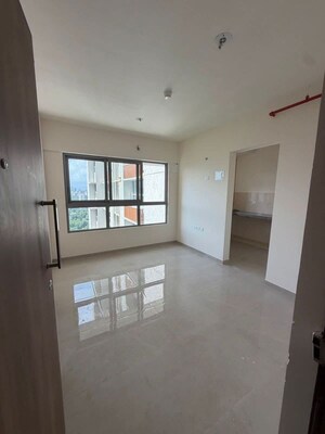 Room in 1 BHK Apartment at Piramal Vaikunth, Balkum Pada – for Rent
